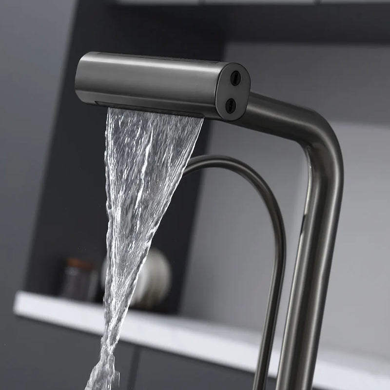 Grandeur Pour Faucet