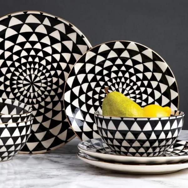 Dinnerware Black & White Medallion Set